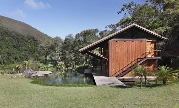 House in Itaipava by Cadas Architecture 2 Itaipava House Bordering And Encompassing Water