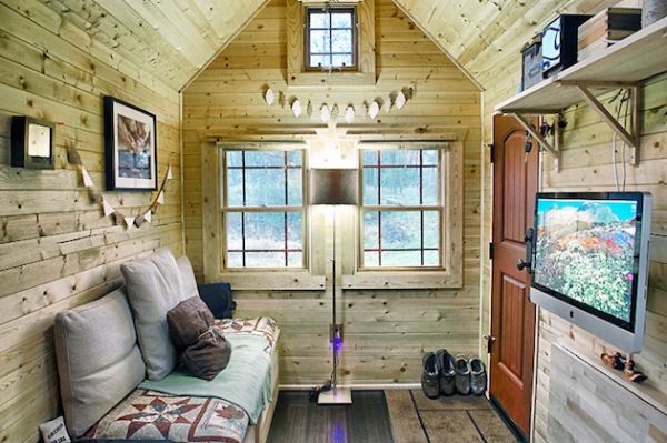 Tiny 140 Square Foot Tack Home Built By Hand (5)