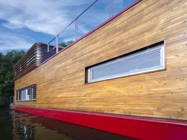 Compact SayBoat Floating Residence in the Czech Republic (12)