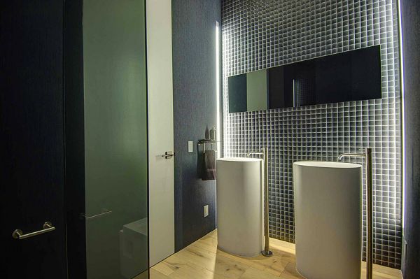 Interesting Light Private House With a Stylish Interior in L.A. and a Breathtaking View Over the City