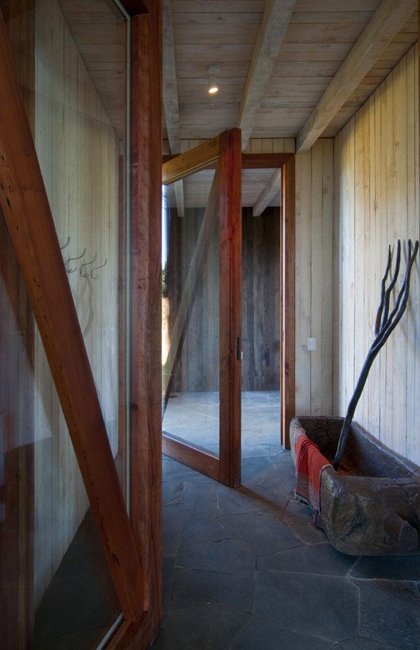 Ranco House Elton Lienz (5) Ranco House Elton Lienz 5 Welcoming Ranco House in Chile Showcasing Charming Rustic Details